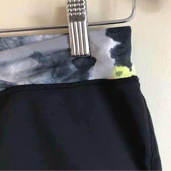 Lululemon Short Shorts Contour Luxtreme 2” Black Pink Rare - Picture 4 of 5